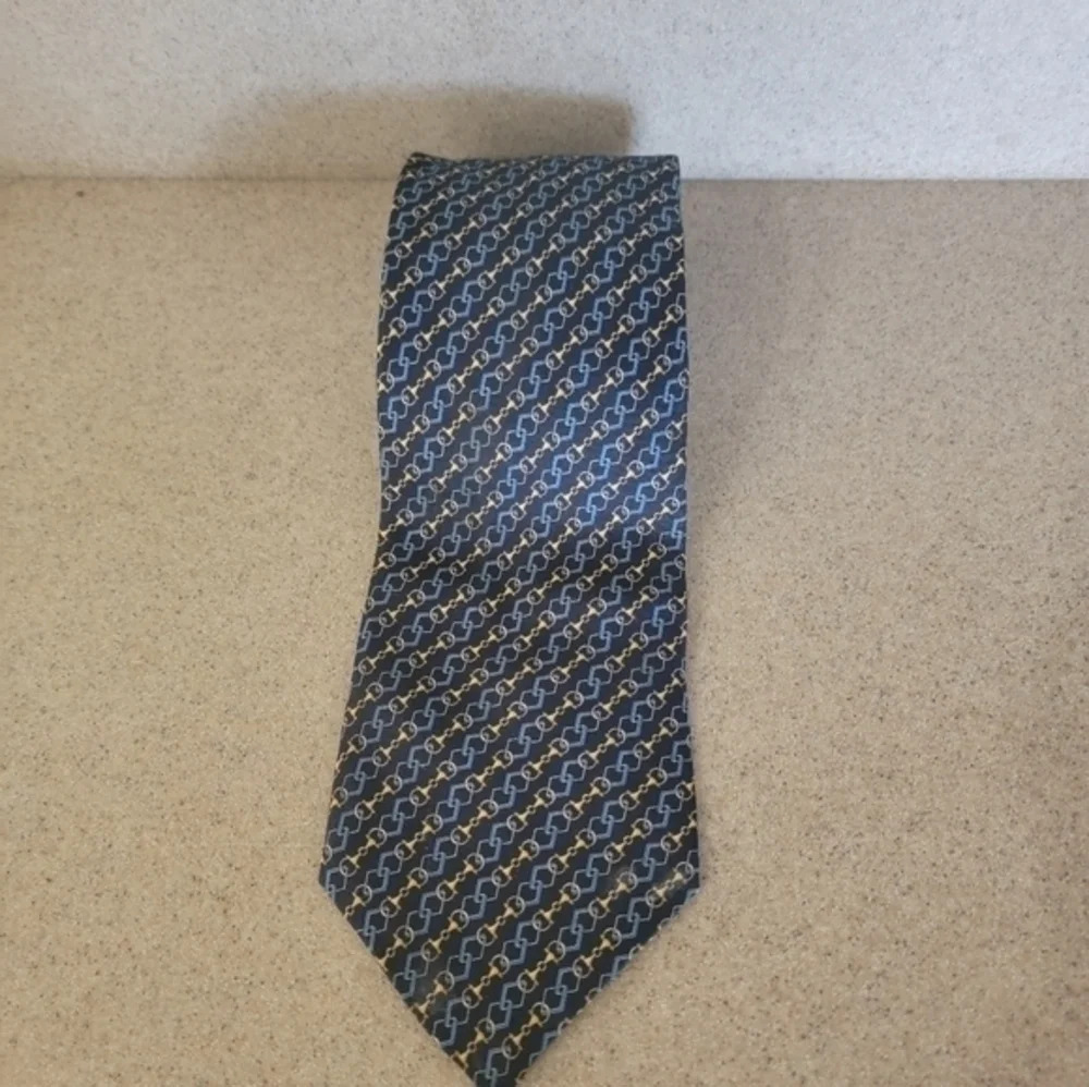 BURBERRY LONDON 100% SILK TIE